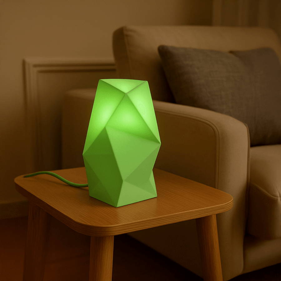Astra Tischlampe – Geometrische Designerlampe in Moosgrün