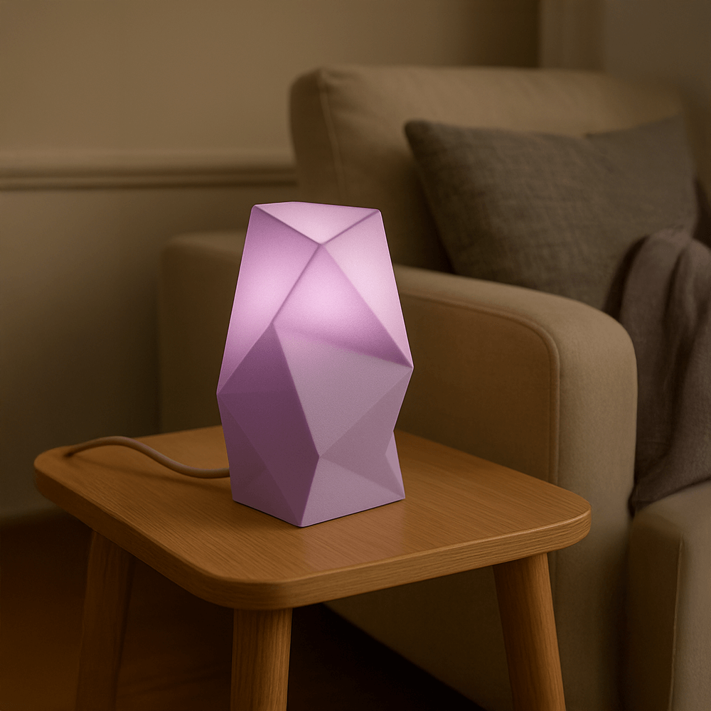 Astra Tischlampe – Geometrisches Design in zartem Lila